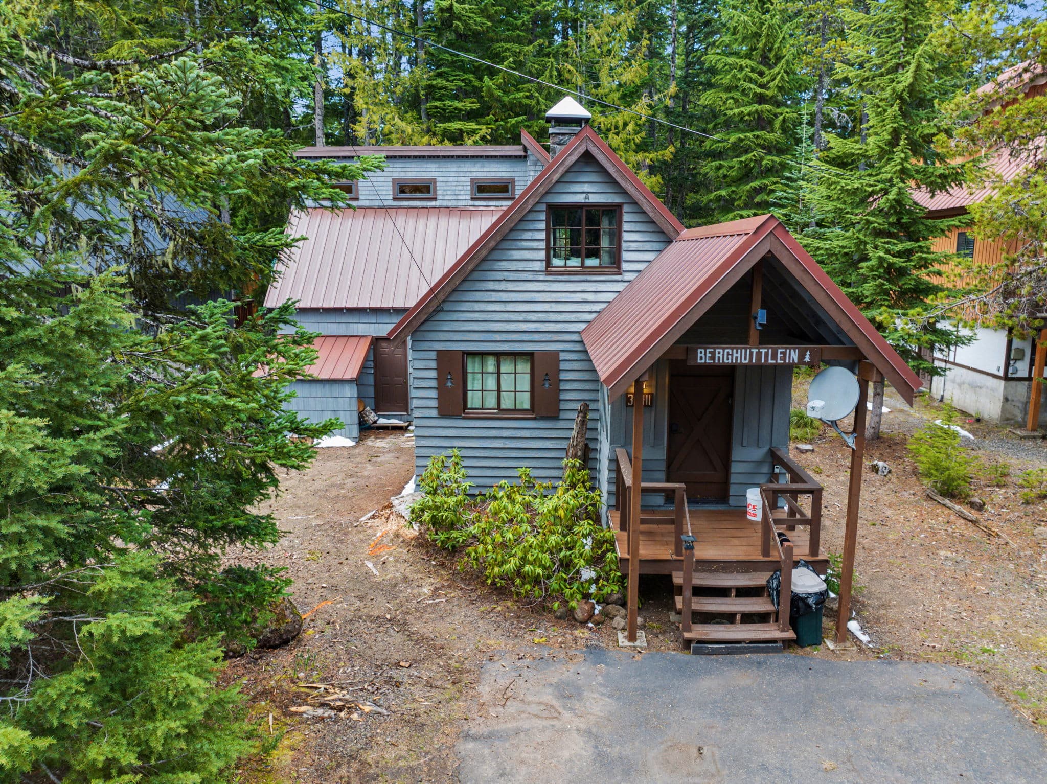Berghuttlein Getaway - Cozy family alpine retreat with creek access — photo 2