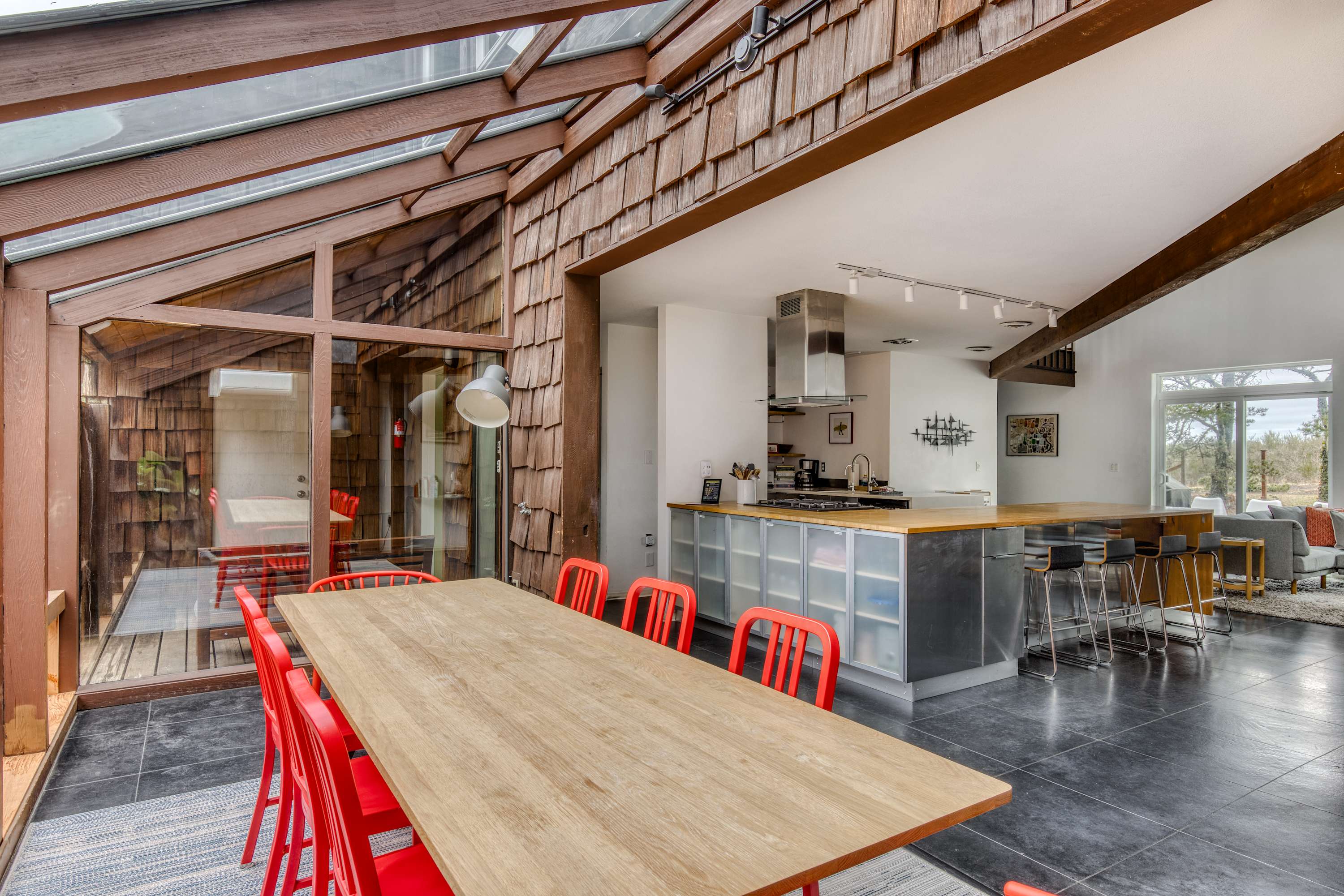 Blue Heron | Modern Retreat, Hot Tub, Chef Kitchen — photo 2