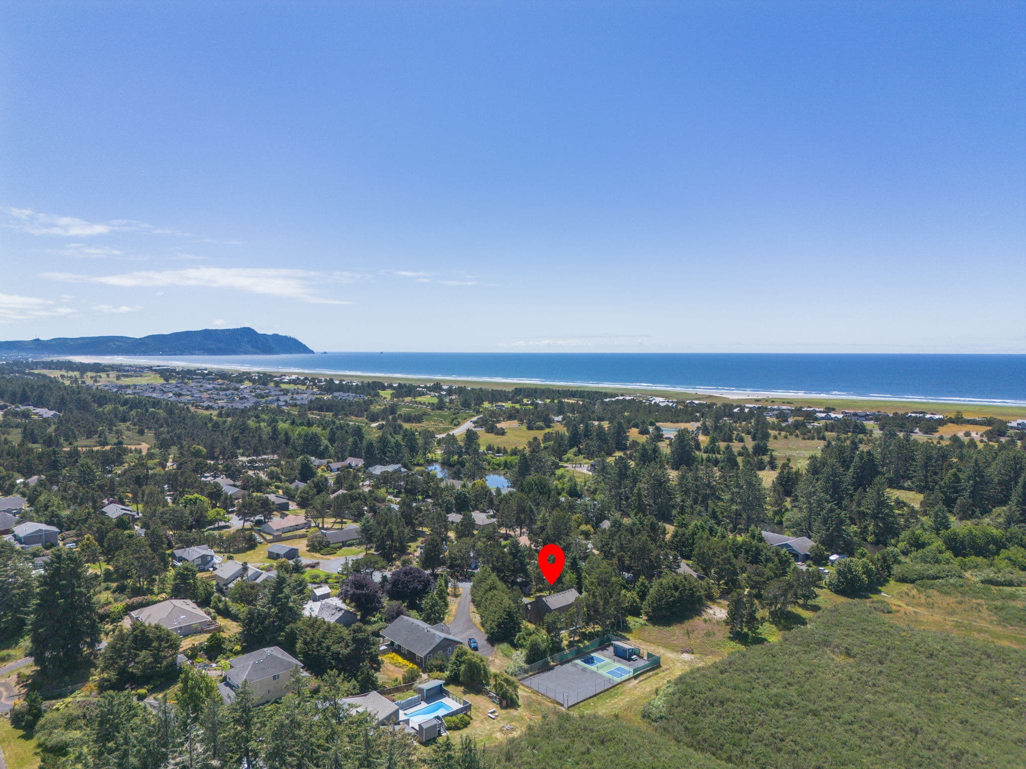 Blue Heron | Modern Retreat, Hot Tub, Chef Kitchen — photo 4
