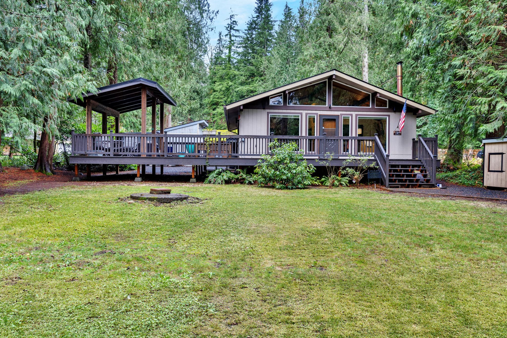 Chalet Seraphina - Cozy Pet Friendly Home With Hot tub — photo 2