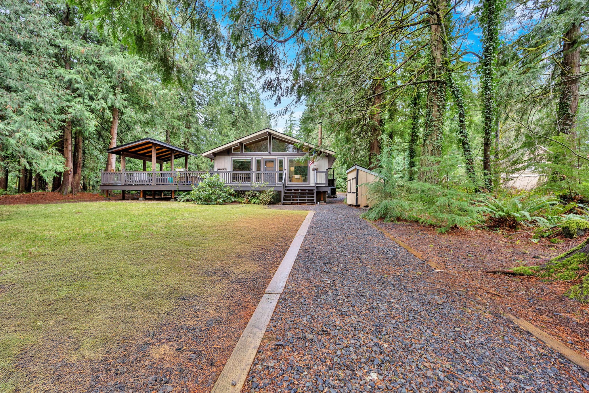 Chalet Seraphina - Cozy Pet Friendly Home With Hot tub — photo 5