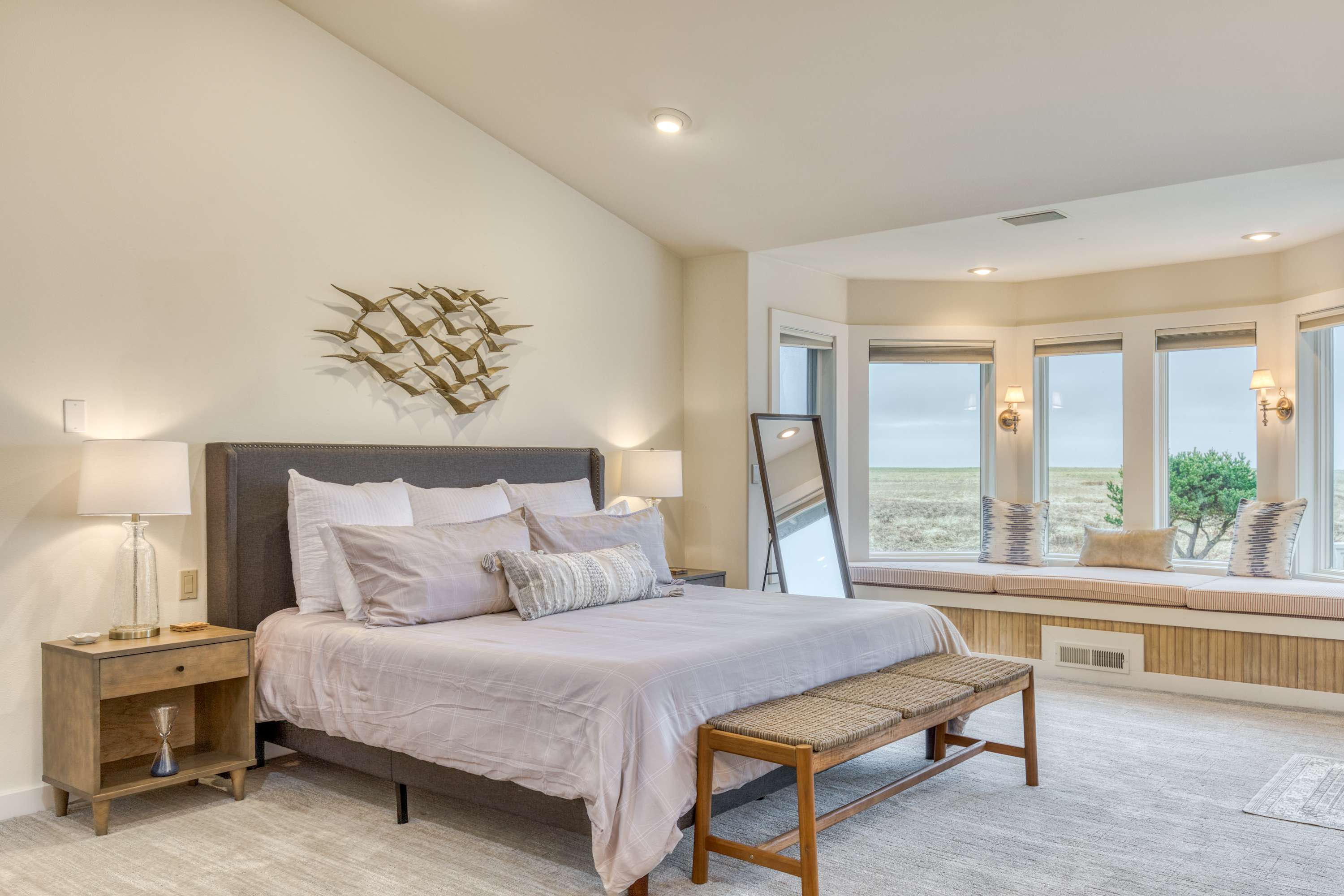 Elk Ridge - Lux Oceanfront Family Retreat Hot Tub — photo 4