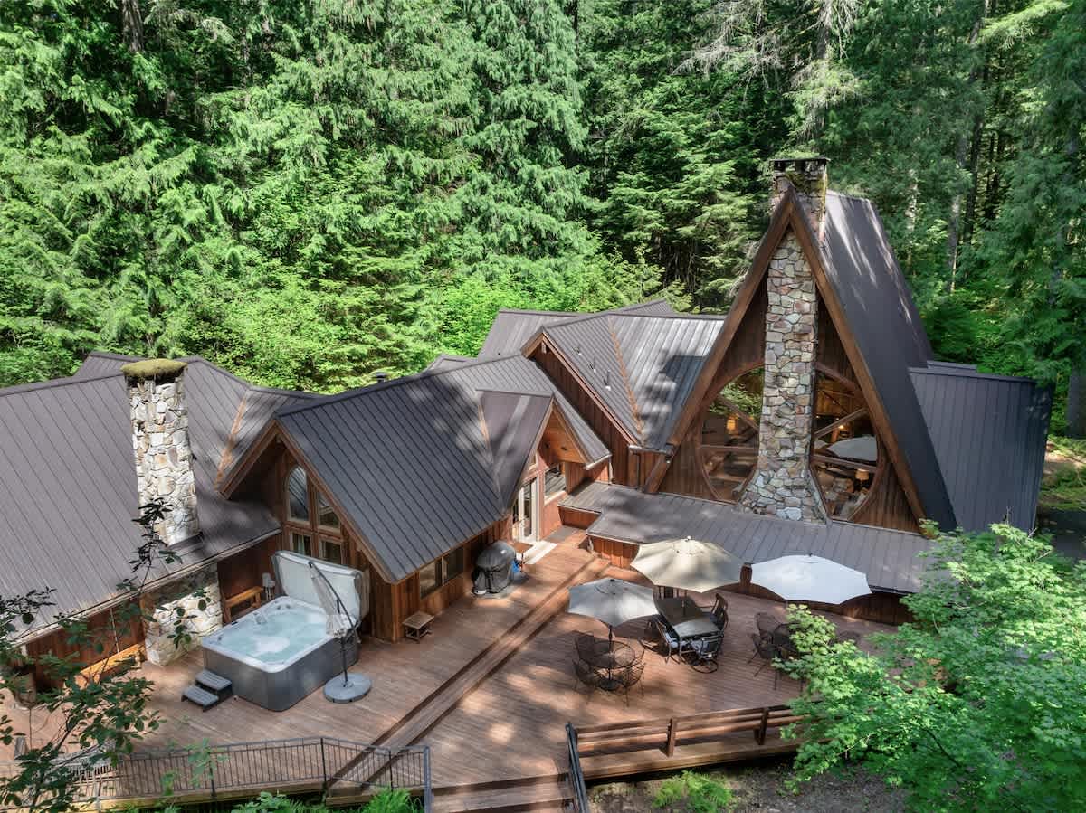 Forrest Lodge Large Private Luxury w Hot Tub — photo 3