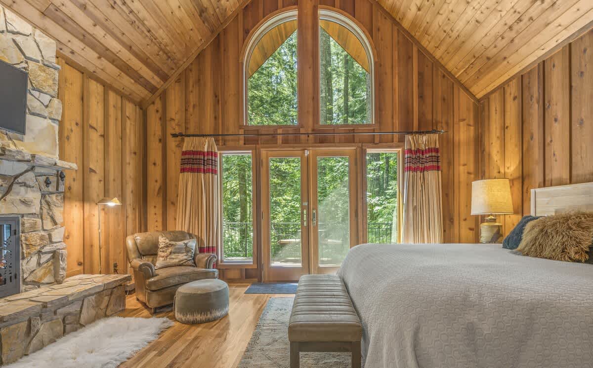 Forrest Lodge Large Private Luxury w Hot Tub — photo 5