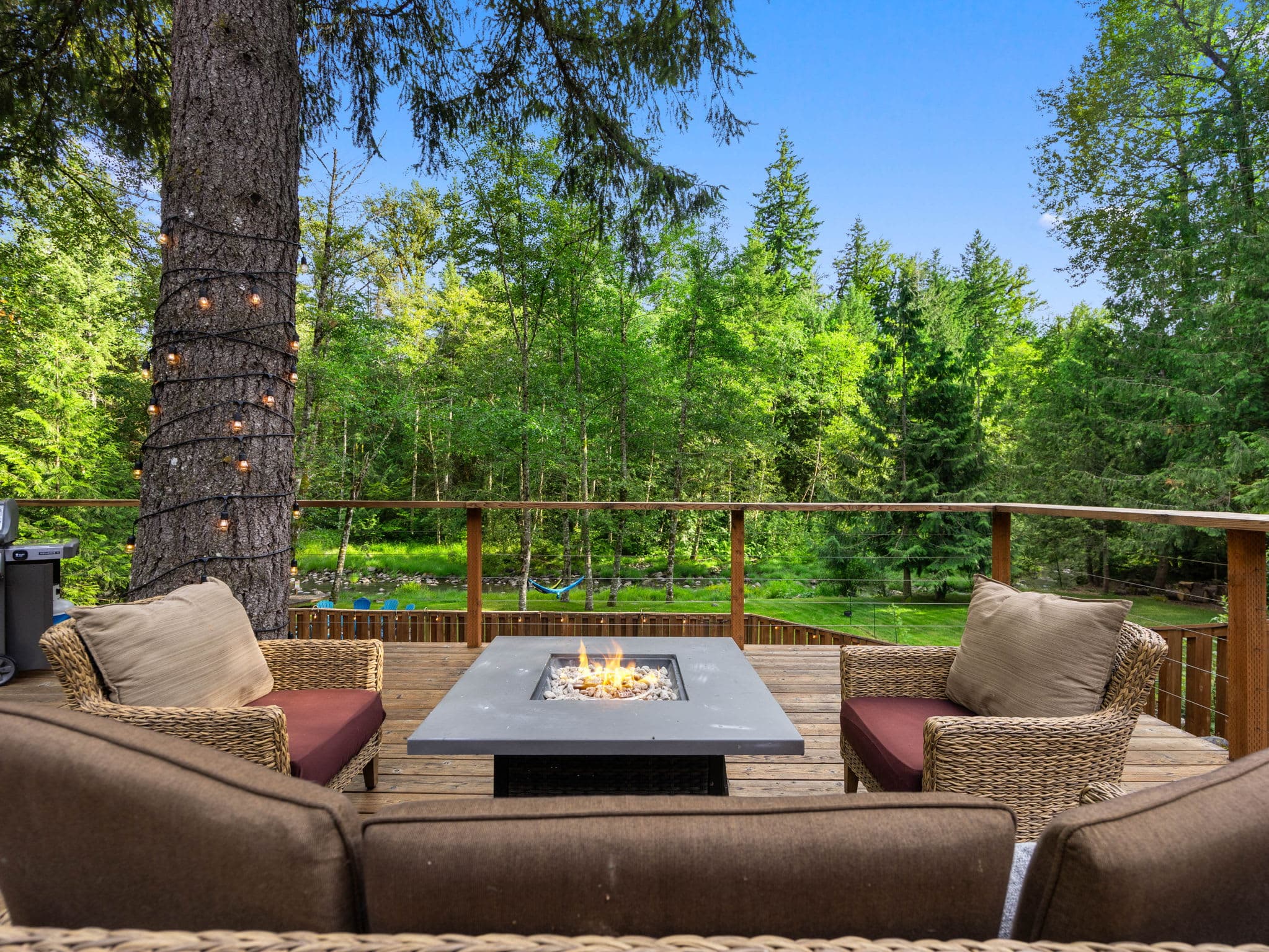 Howard's Hideaway Riverfront Pet Friendly Cabin — photo 3