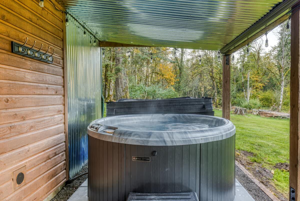 Iron Mountain Lodge Hot Tub and Game Room — photo 3