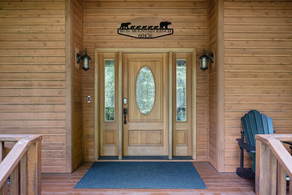 Iron Mountain Lodge Hot Tub and Game Room — photo 6