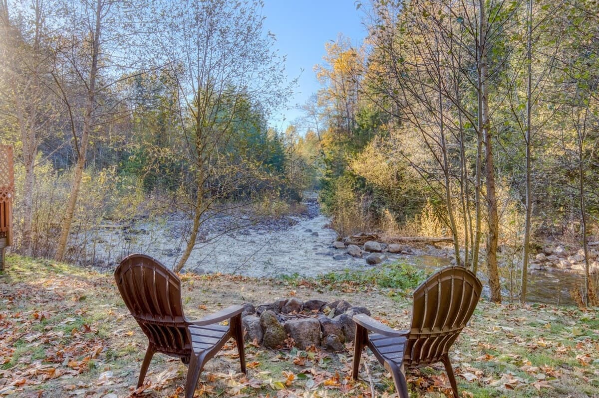 Lolo Bungalow - Private hot tub, riverfront access — photo 2