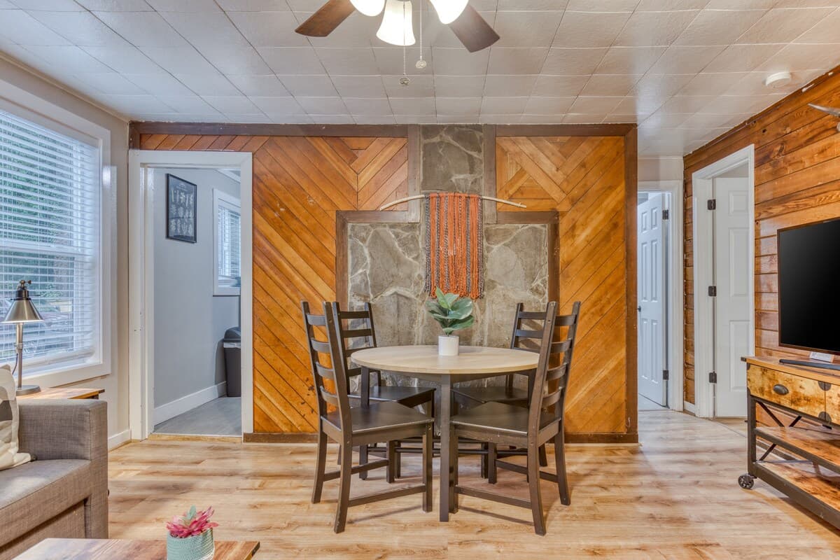 Modern Conveniences, Rustic Charm - Mt Air Unit 12 — photo 5