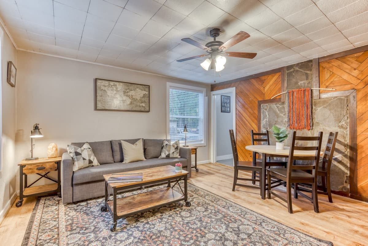 Modern Conveniences, Rustic Charm - Mt Air Unit 12