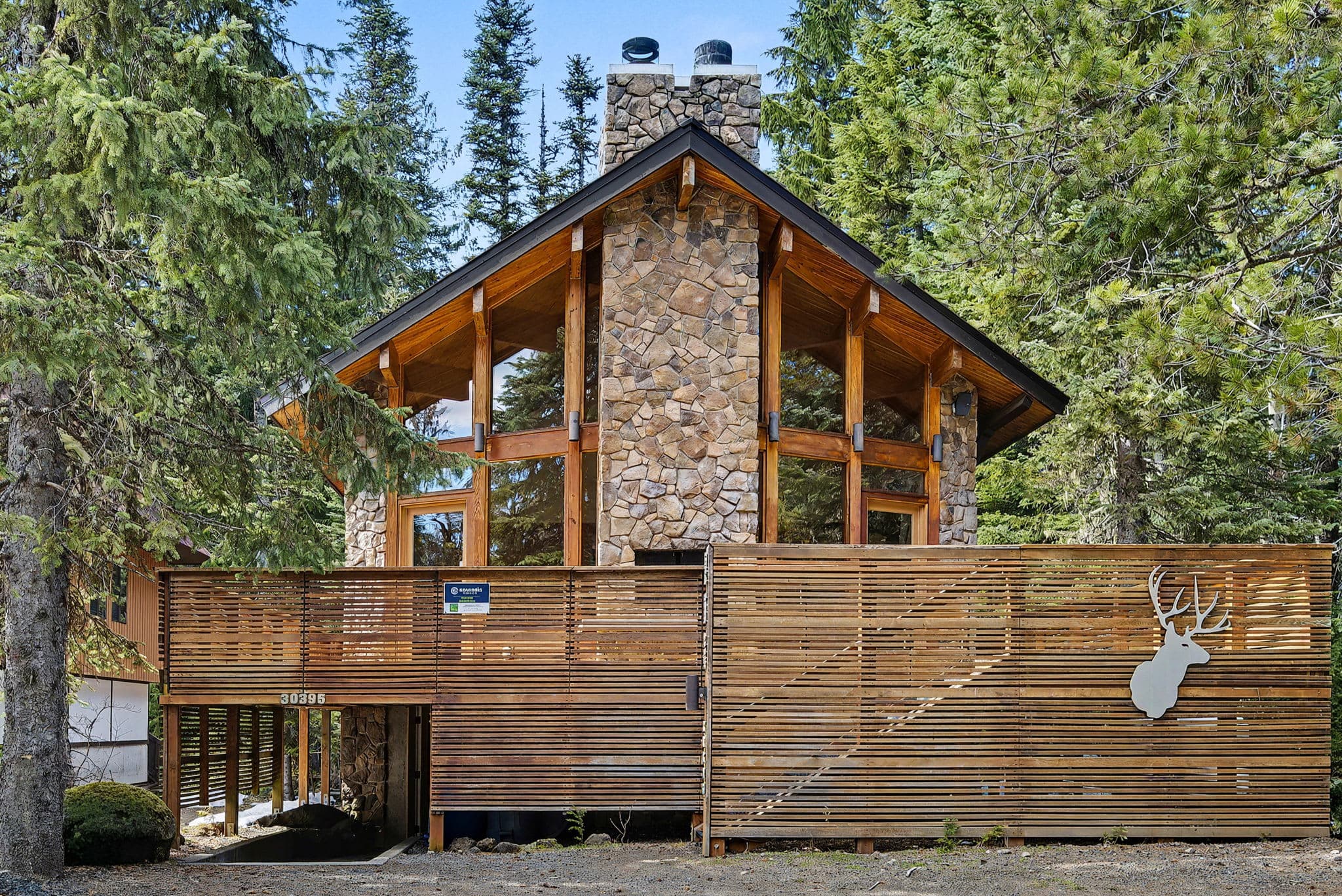 Mule Deer - Luxury Mount Hood Chalet — photo 1