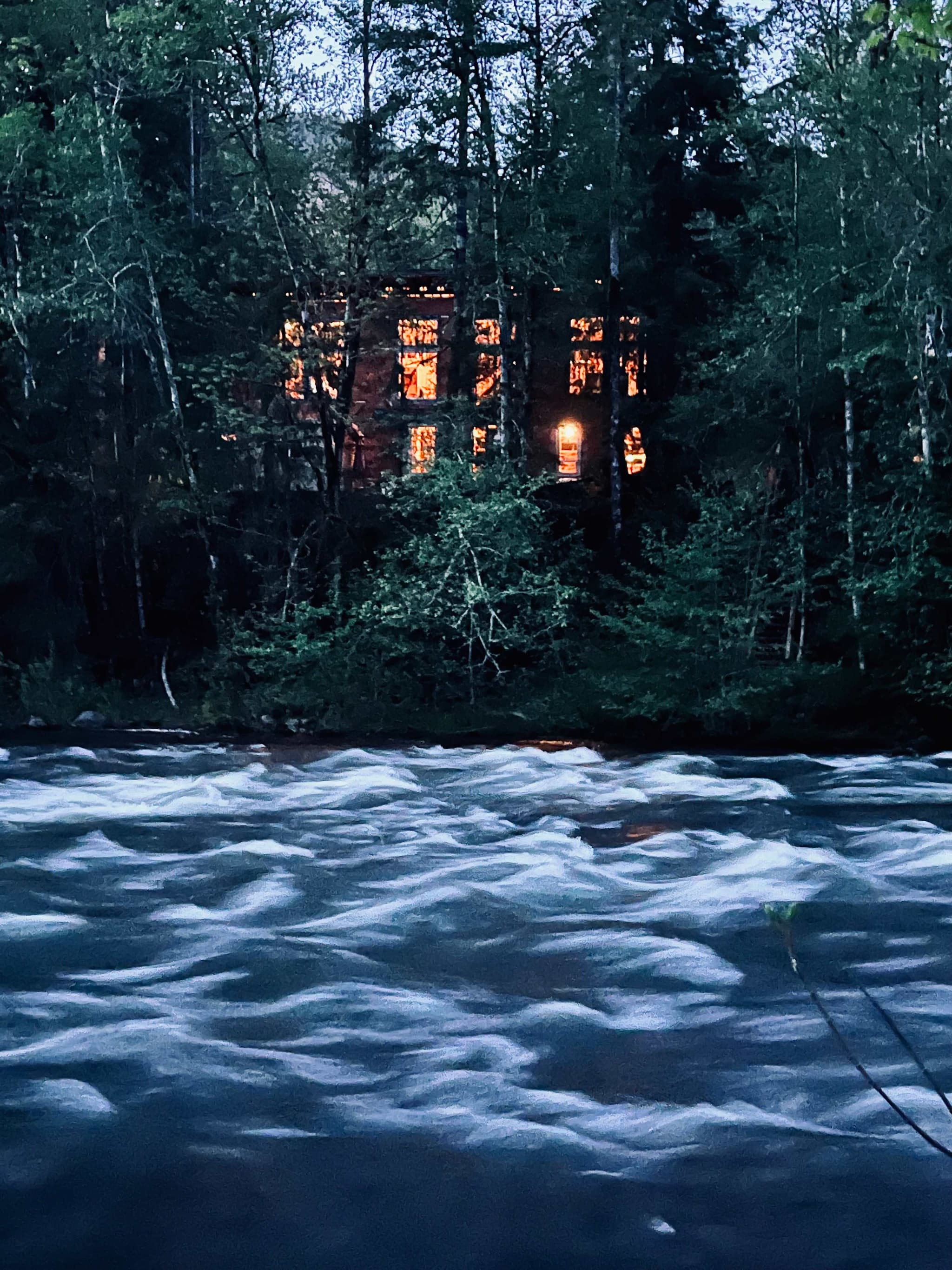 Roaring River Lodge - Modern Riverfront EV Fire Pit — photo 6