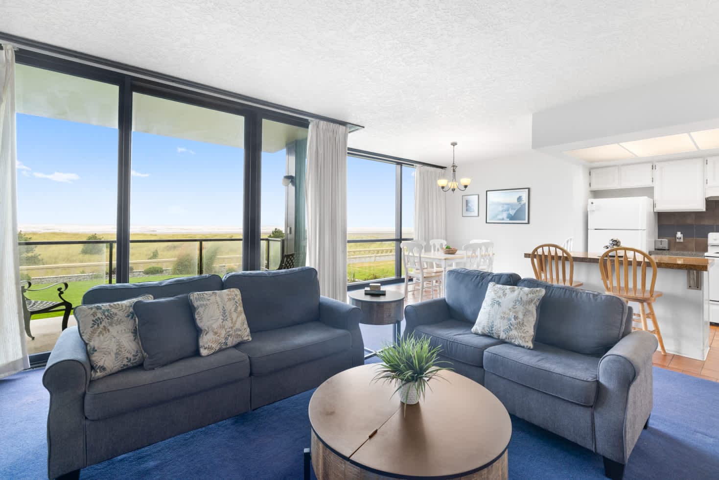 Sand & Sea (100) Retreat - Stunning Beachfront on the Prom 2BR — photo 2