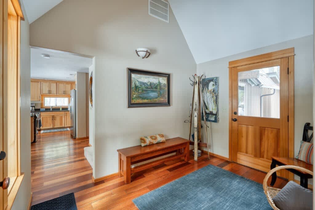 Spring Home 6 Cozy 4BR Cabin in Black Butte Ranch — photo 5