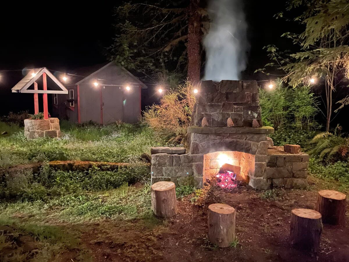 Springbrook Cabin 2BR Retro Charm w Fireplace — photo 5