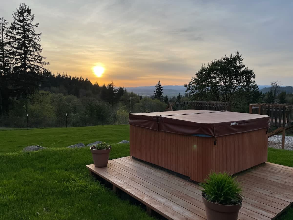 The Perch - Eola Hills Pet Friendly w Hot tub — photo 3