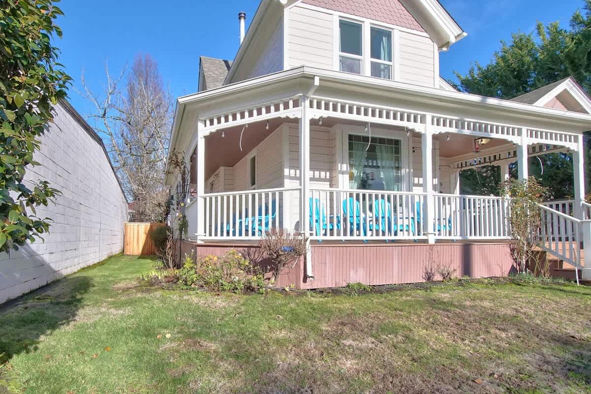 The Pink House - Walkable Victorian, Pets Welcome — photo 5