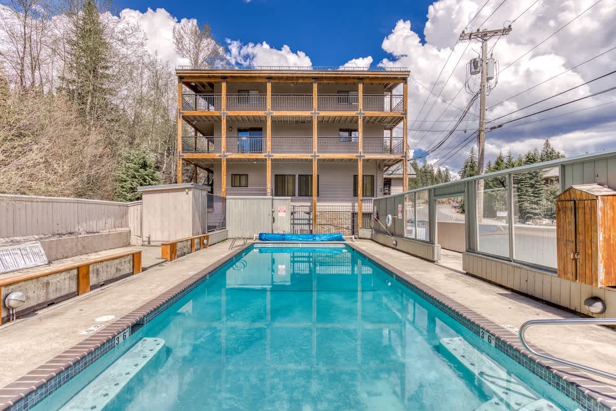 Thunderhead Lodge: Pool & Game Room Fun Top Floor — photo 1