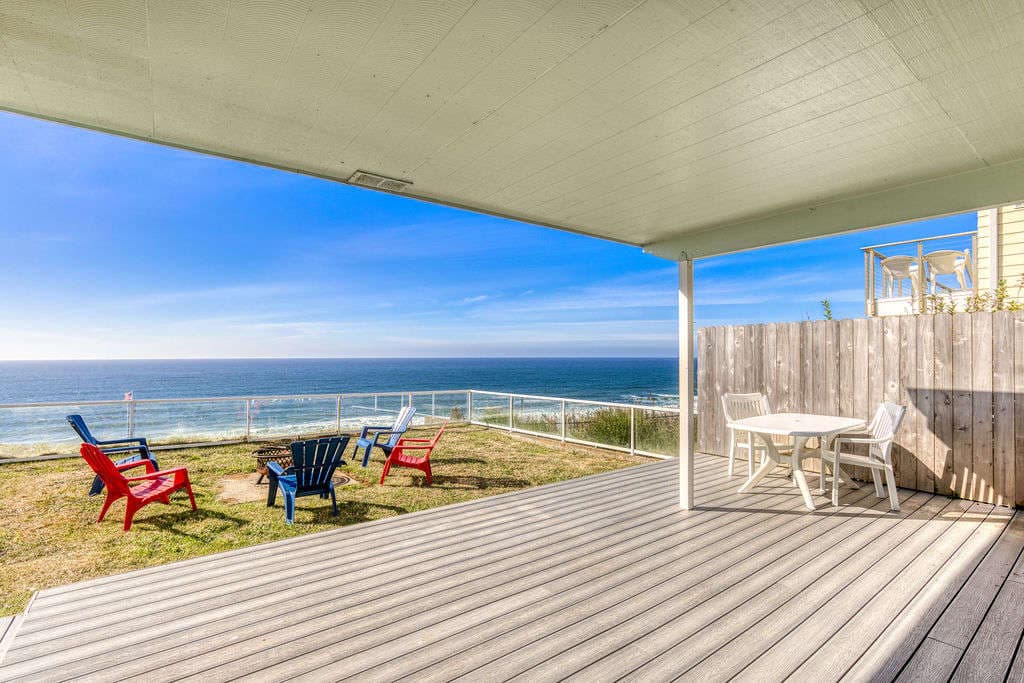 Tranquil Edge Retreat - Truly Oceanfront Hot Tub — photo 8
