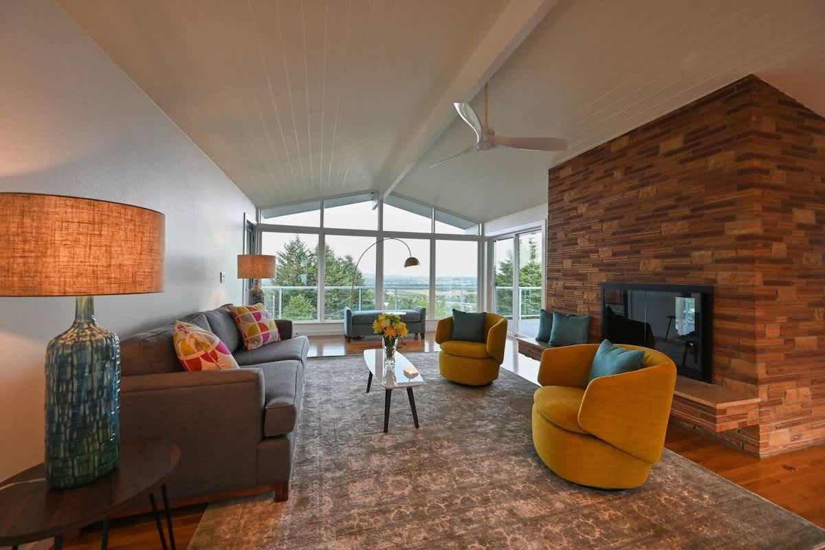 Vino Vista - Mid-Century Stunning Views w Deck — photo 3