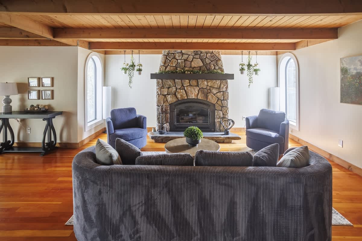 Vintage Terrace: Historic Charm Group-Ready HotTub — photo 3