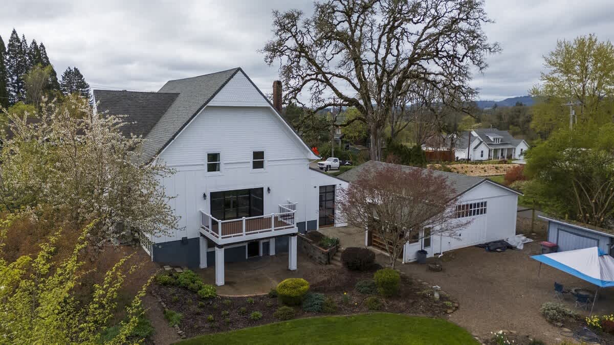 Vintage Terrace: Historic Charm Group-Ready HotTub — photo 2