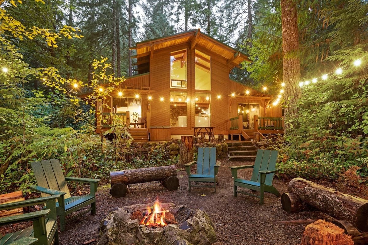 ZigZag Basecamp: Indoor Hot Tub, Forest Views — photo 1
