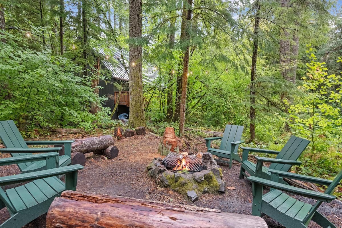 ZigZag Basecamp: Indoor Hot Tub, Forest Views — photo 5