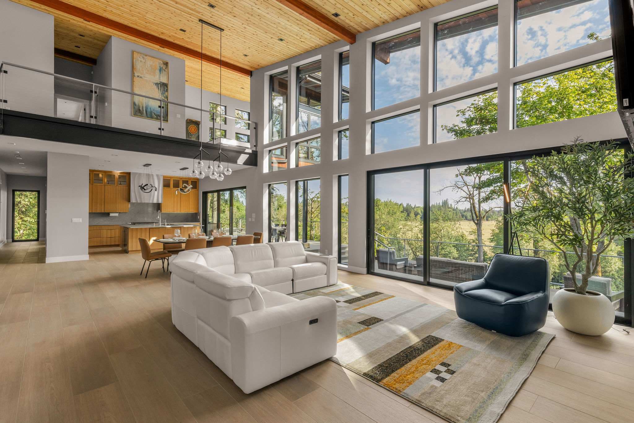 Kingwood - Riverfront Luxury w private trails — photo 2