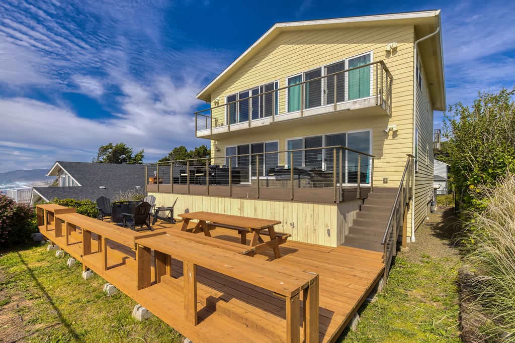 The Salt Life - Oceanfront escape Hot tub — photo 2