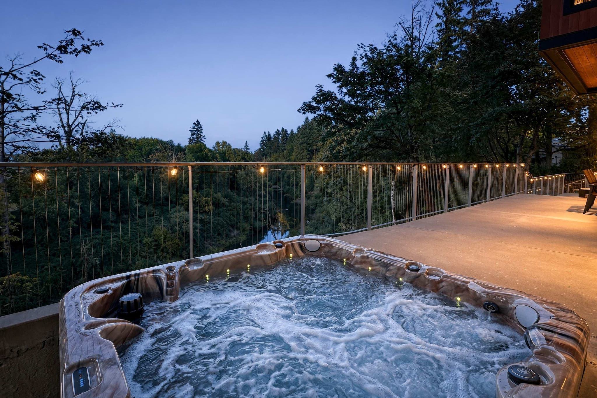 Kingwood - Riverfront Luxury w private trails — photo 6